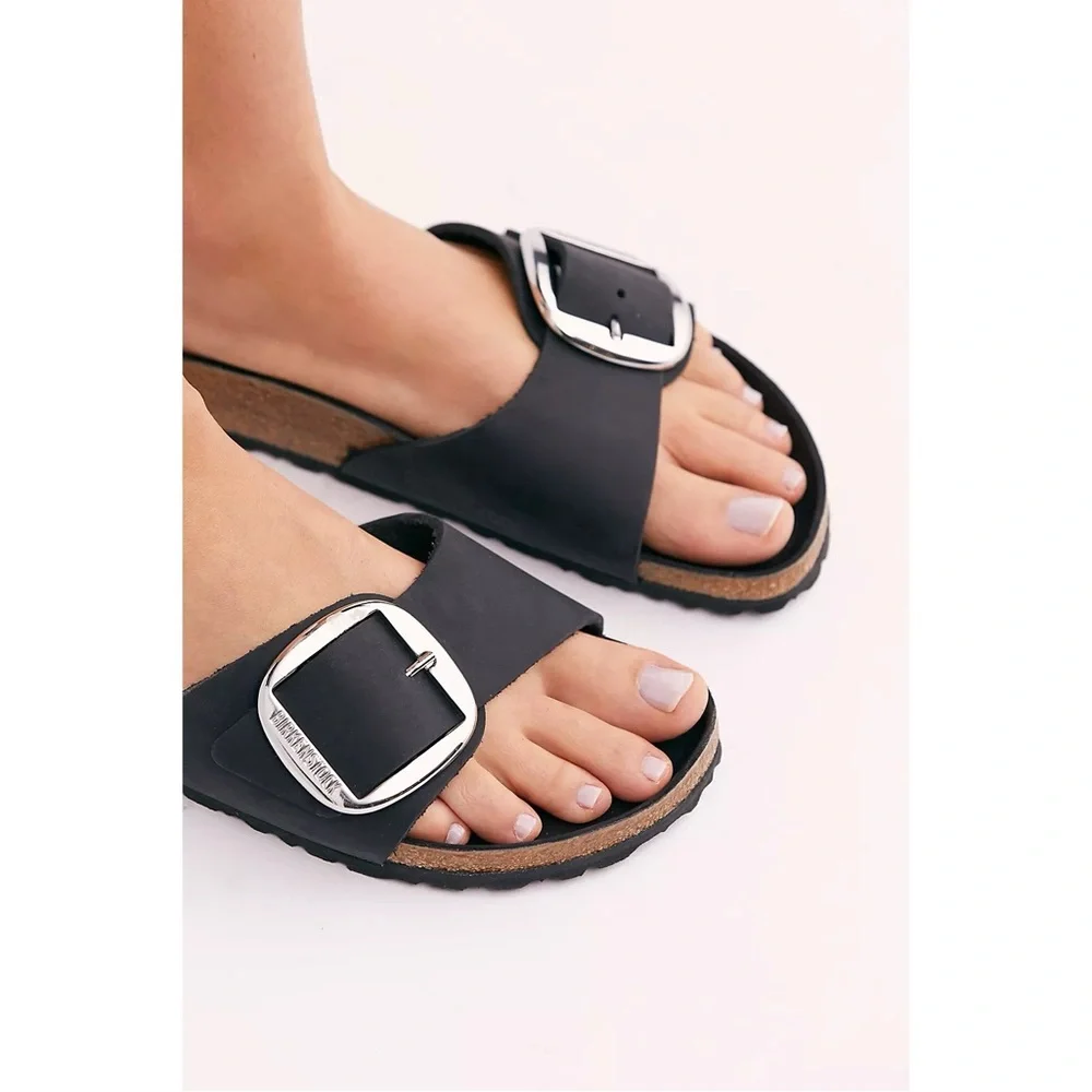 NWOB Birkenstock‎ Madrid Big Buckle Oiled Leather Sandals in Black - Picture 3 of 12